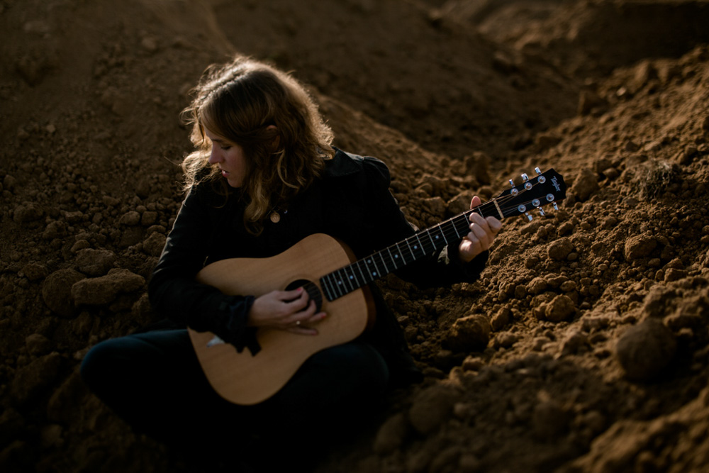 Künstlerfoto von Songwriterin Sarah Brendel in Dresden