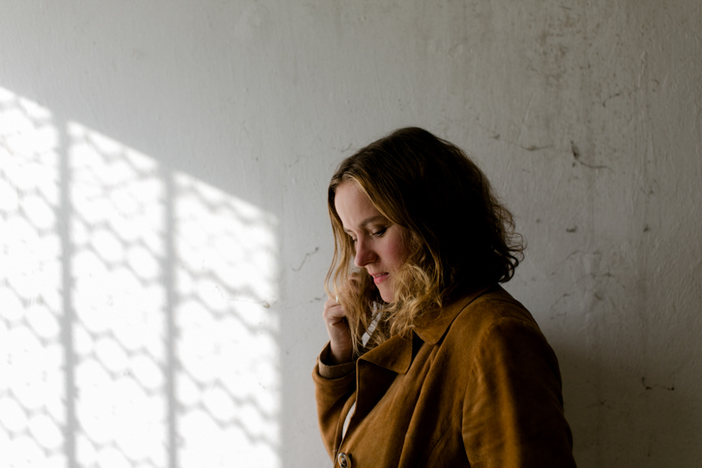 Künstlerportrait von Songwriterin Sarah Brendel in Dresden