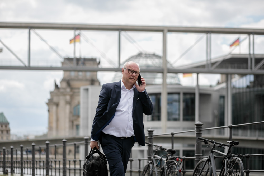 Friedhelm Wachs fotografiert von Fotograf in Berlin Verhandlungsexperte Friedhelm Wachs im Bundestag fotografiert von Fotograf in Berlin
