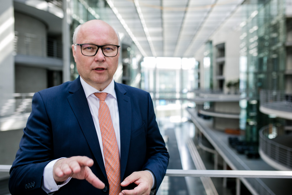 Verhandlungsexperte Friedhelm Wachs im Bundestag