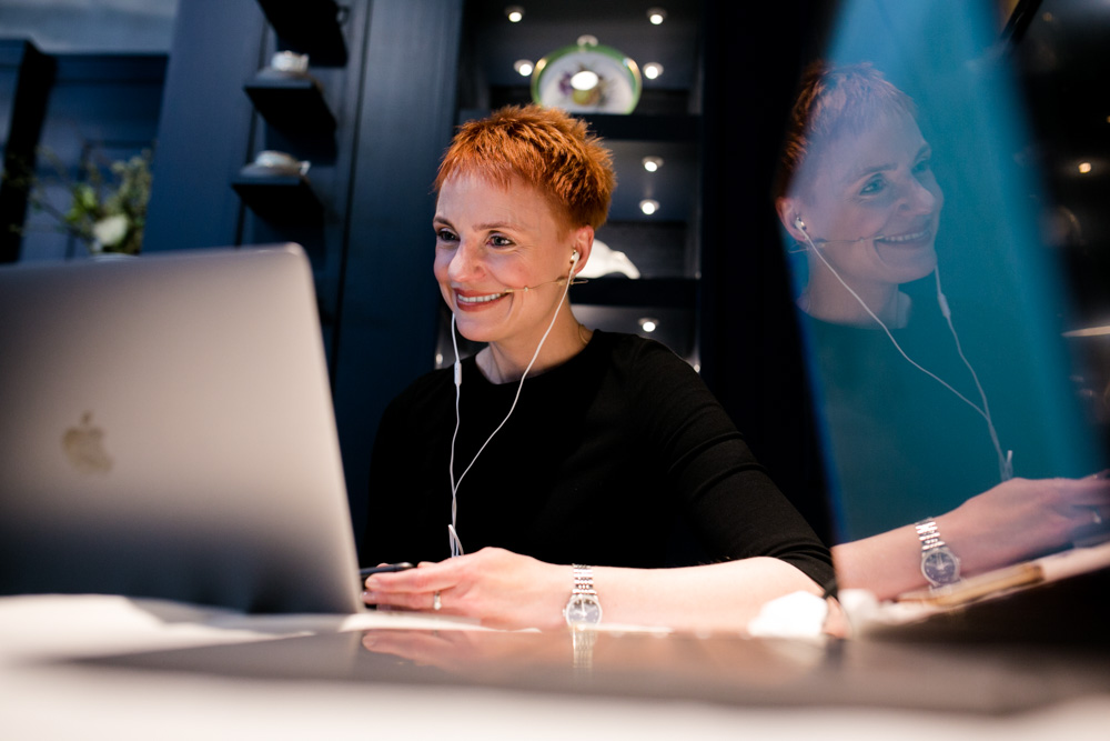 Businessportrait von Moderatorin von Fotograf in Dresden