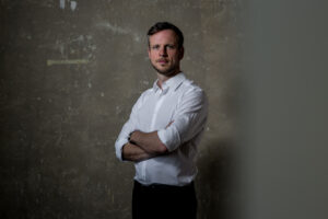 Businessportraits - ein Mann in einem weißen Hemd